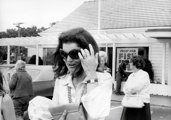 huty20044 black & white photograph finger person accessories handbag sunglasses adult female woman male man