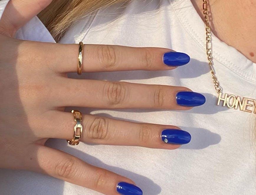 Photo courtesy of Instagram/ @leminimacaron. royal blue electric blue nail polish trend