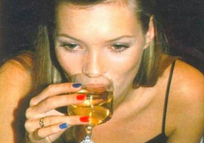 kate moss drinking cocktail