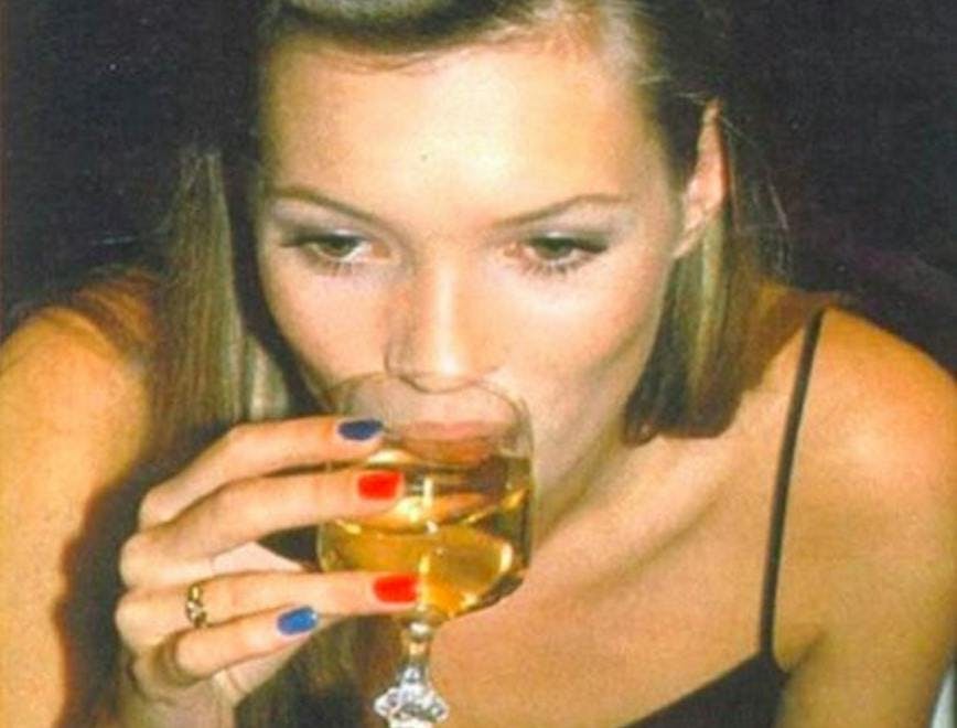 kate moss drinking cocktail