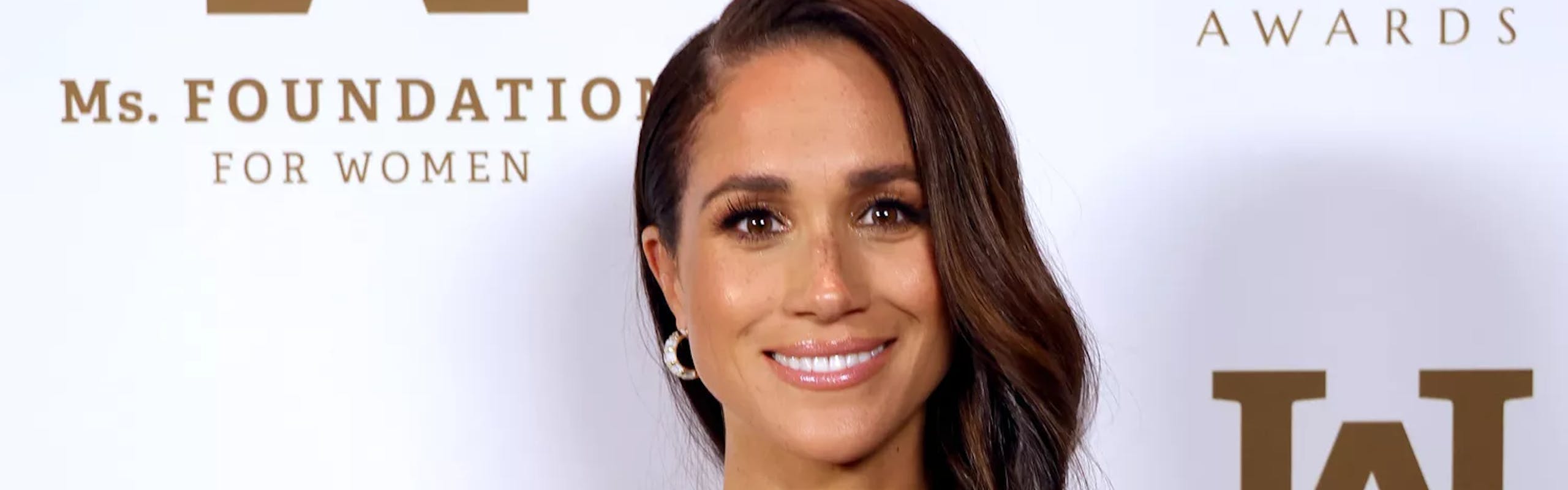meghan markle smiling at the camera