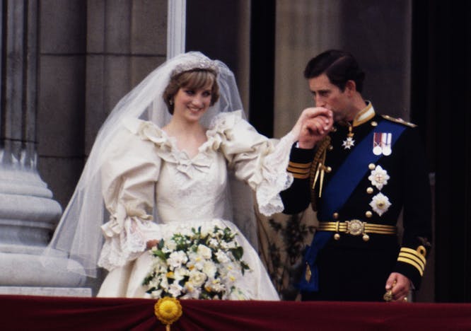 long sleeve wedding dresses: Princess Diana and Charles III.